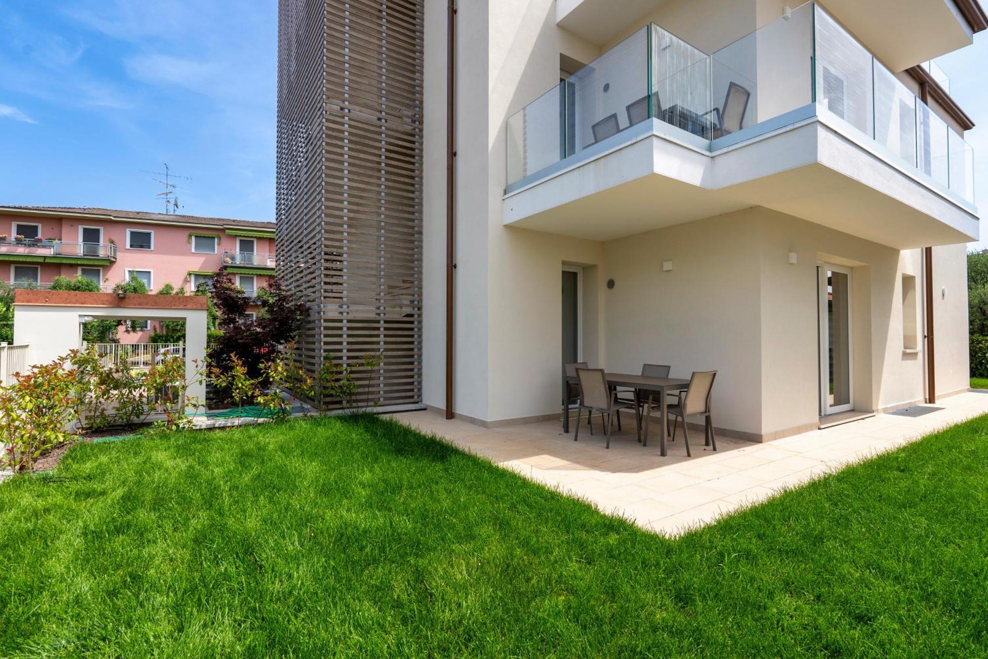Malvezzi Apartments Desenzano del Garda Exterior photo